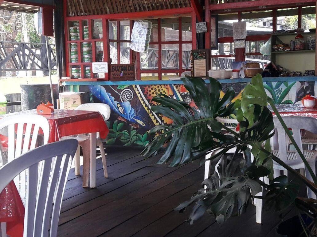 Hostal Y Artesanias Tachiwa Пуэрто-Наринио Экстерьер фото